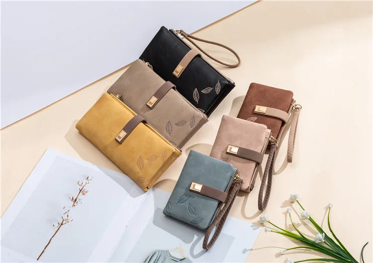Trendy & Charming: Women’s Leaf Pattern Wallet – Stylish Zip Buckle Clutch