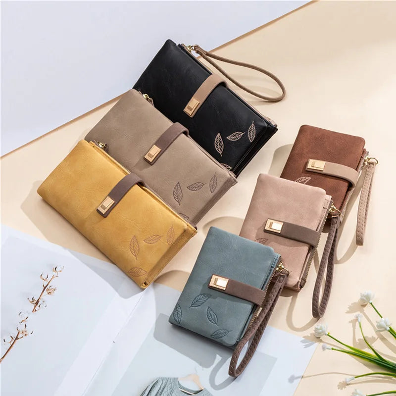 Trendy & Charming: Women’s Leaf Pattern Wallet – Stylish Zip Buckle Clutch