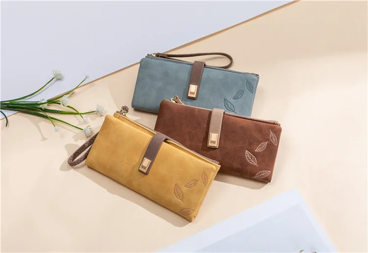 Trendy & Charming: Women’s Leaf Pattern Wallet – Stylish Zip Buckle Clutch