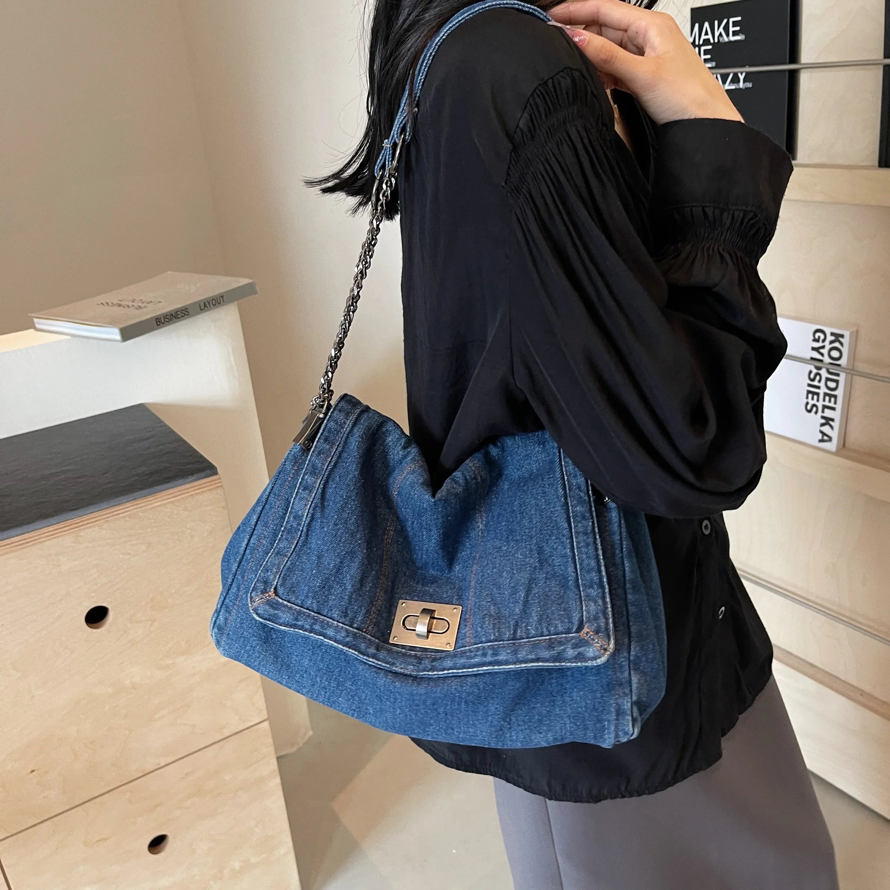 Bold in Denim: 2025 Women's Fashion Tote — Spacious, Stylish & Made for Every Moment